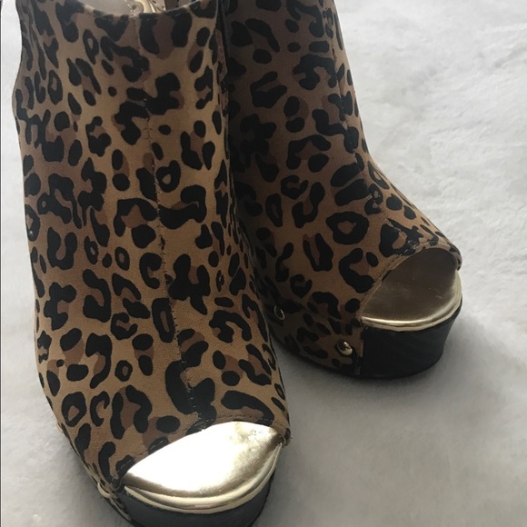 NEW Chinese Laundry cheetah wedges! - Picture 5 of 7